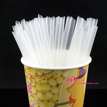 开车千万别穿洞洞鞋！有人因为油门被卡住导致事故发生